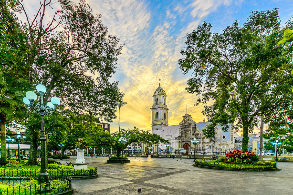 Parque 21 de Mayo y Catedral de la Inmaculada Concepción Córdoba Veracruz